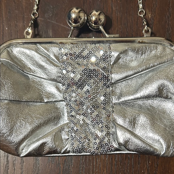 Elegant Silver Evening Clutch - Picture 2 of 5